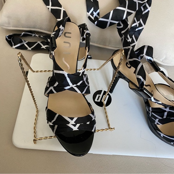 UNISA SHOE BLACK & WHITE LACE UP SANDALS WITH 4” HEELS. NWOT LEATHER INSOLE - Picture 3 of 12